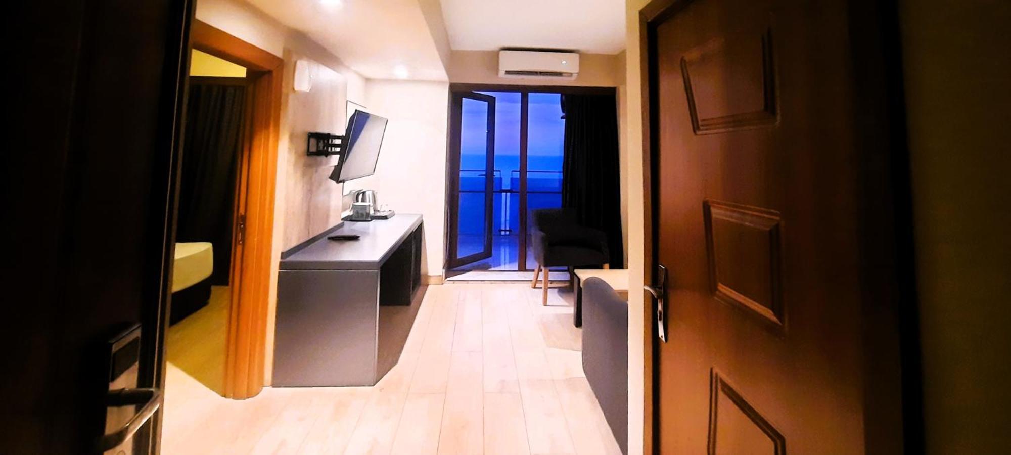 Ashtal Beach Hotel Batumi Bagian luar foto
