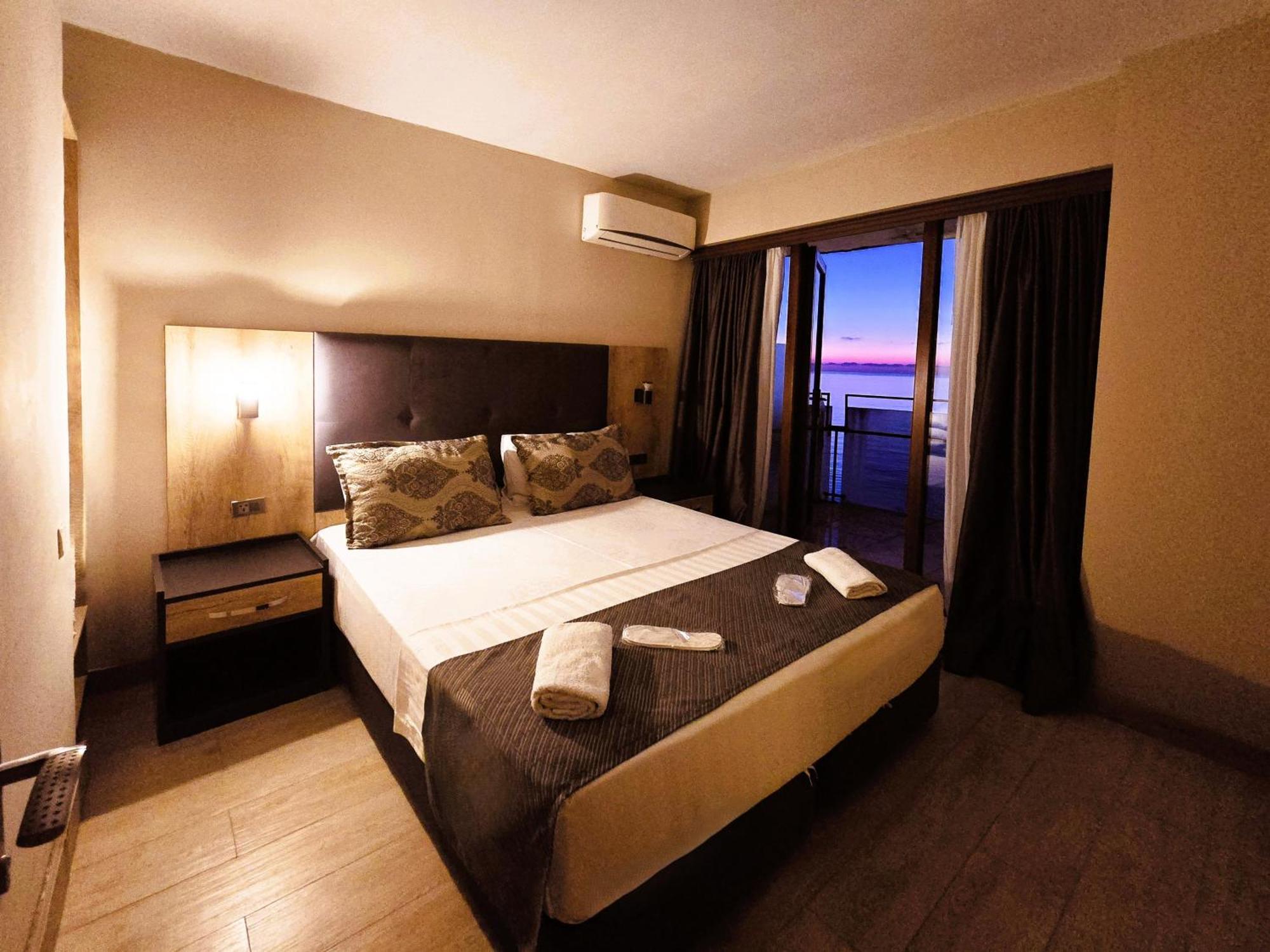 Ashtal Beach Hotel Batumi Bagian luar foto
