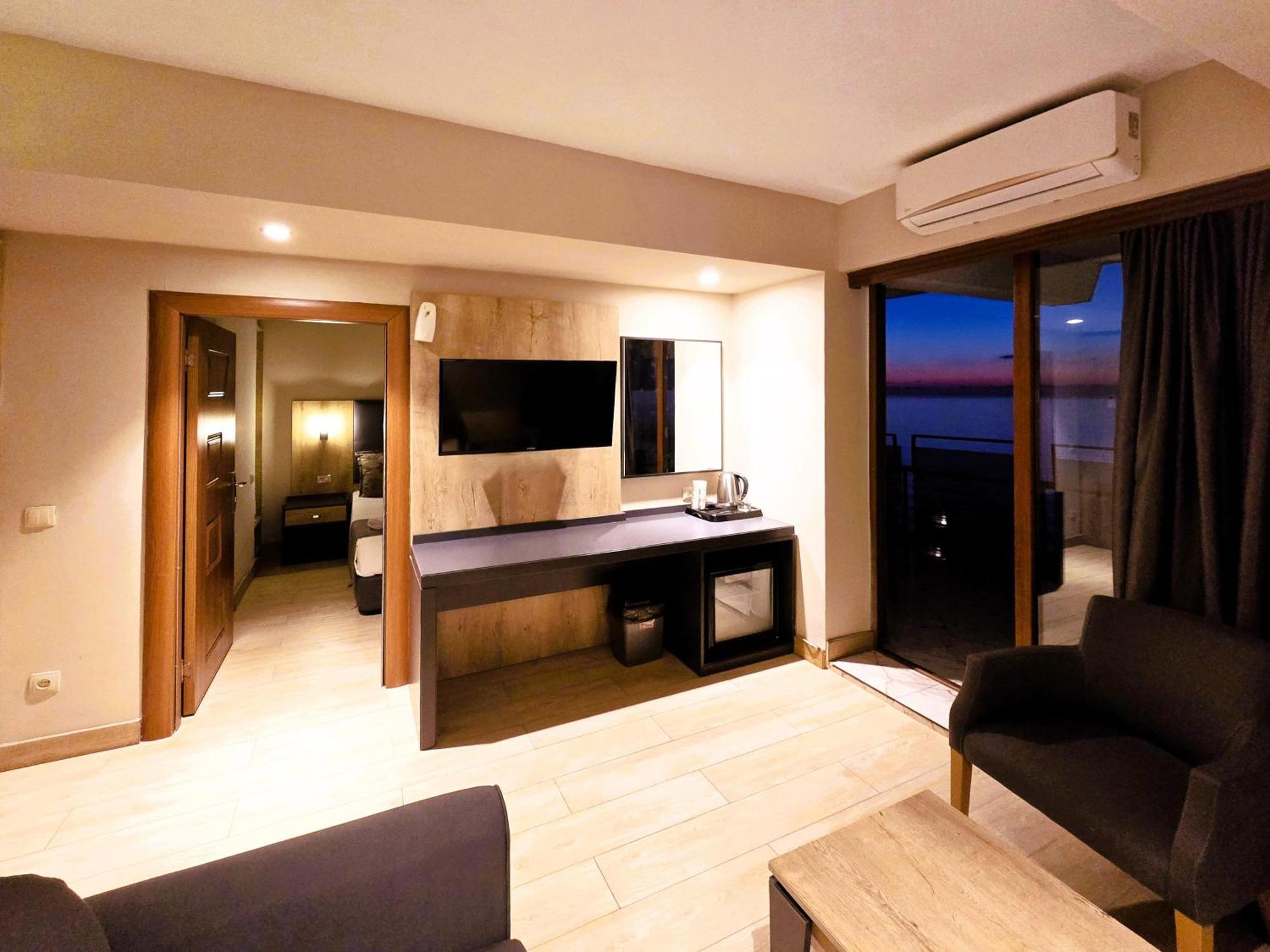 Ashtal Beach Hotel Batumi Bagian luar foto
