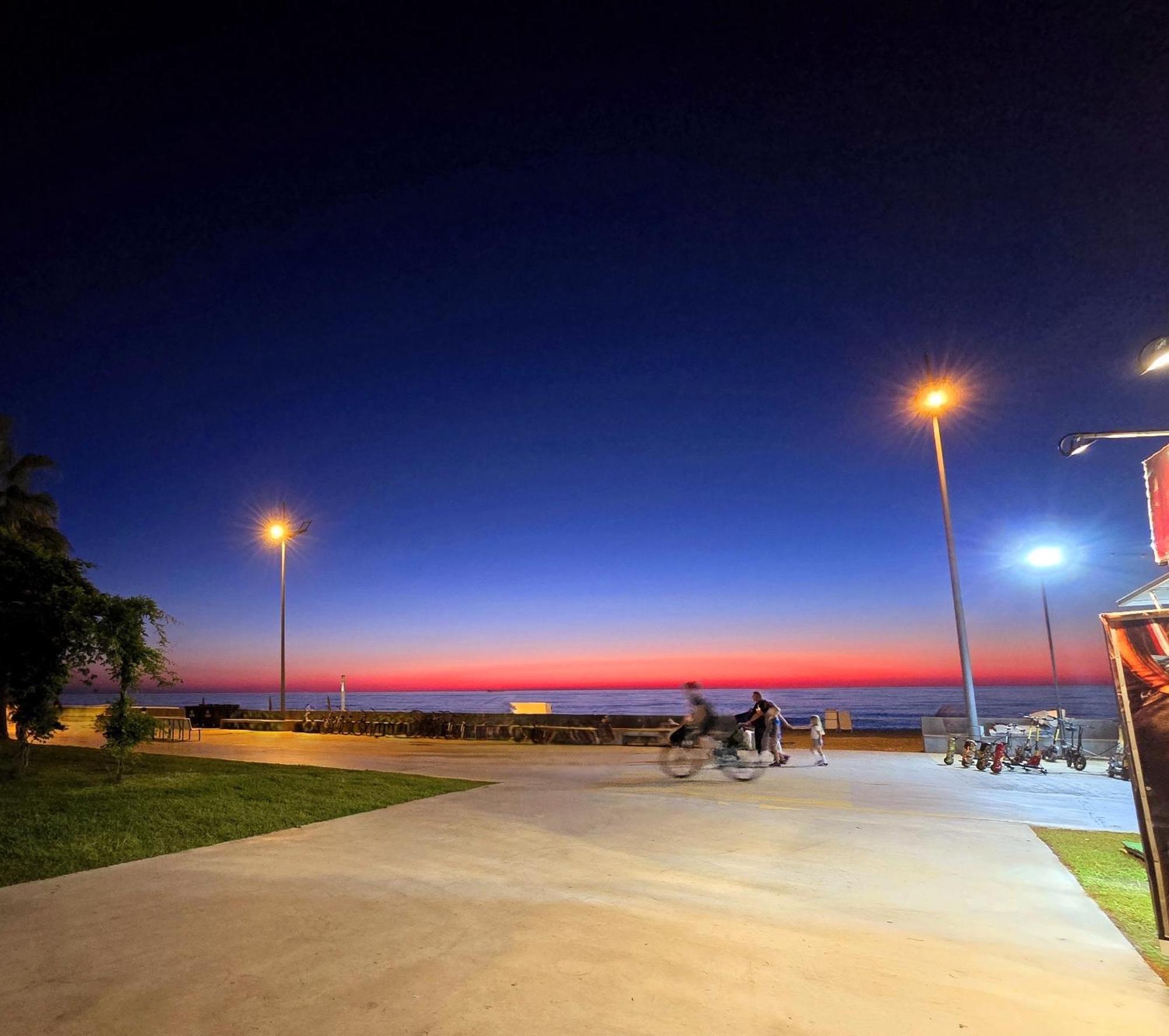 Ashtal Beach Hotel Batumi Bagian luar foto